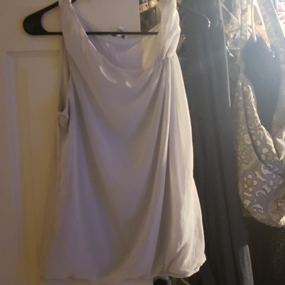 A gorgeous sleeveless top. Tight around the bottom